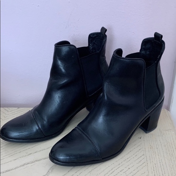 Steve Madden Black Booties - Picture 2 of 4